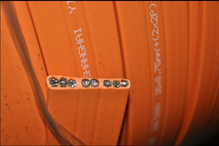 特性與符合性特性：優(yōu)異的耐曲撓性良好耐油性、 耐寒性、 耐潮性優(yōu)異的耐磨性、 承受較大的機(jī)械應(yīng)力符合認(rèn)證: CE