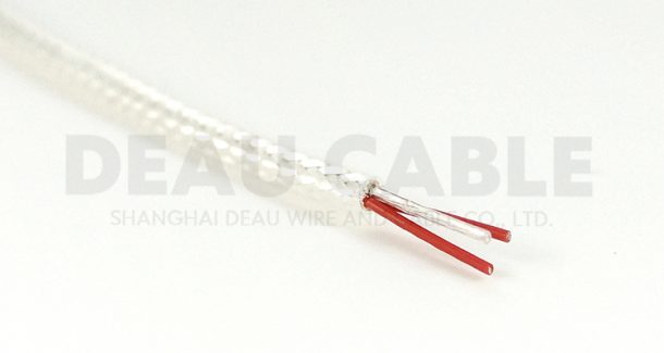 特點/用途：具有優(yōu)良的耐腐蝕性能，抗油、強酸、抗強堿、強氧化劑等；具有優(yōu)良的電絕緣性能、耐高電壓、高頻損耗小、不吸潮、絕緣電阻大；具有優(yōu)良的耐燃、耐老化性能、使用壽命長。電子行業(yè)中，可用于溫度補償導(dǎo)線，耐低溫導(dǎo)線，高溫加熱導(dǎo)線，耐老化電線及阻燃電線；家用電器行業(yè)中，可用于空調(diào)機，微波爐，電子消毒柜，電飯堡，電子熱水瓶，電暖器，電烤箱，電炒鍋，燈具燈飾等的內(nèi)部布線。