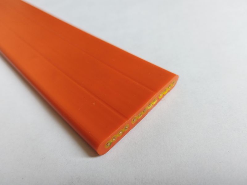 典型應(yīng)用應(yīng)用于有軌行車、 臺(tái)車、 傳輸機(jī)械、 起重天車和各種探傷設(shè)備， 也可作自承式井道或傾斜式貨架的安裝， 動(dòng)力傳輸線及控制、 照明、 通訊線路的使用。